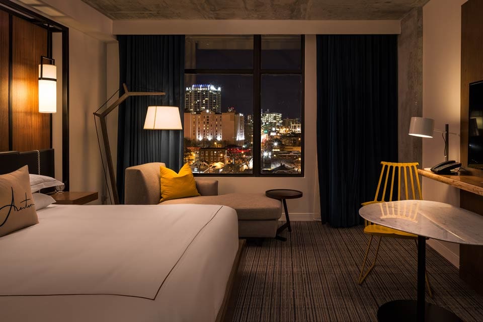 Kimpton Aertson Nashville Guest Room Evening Photographer