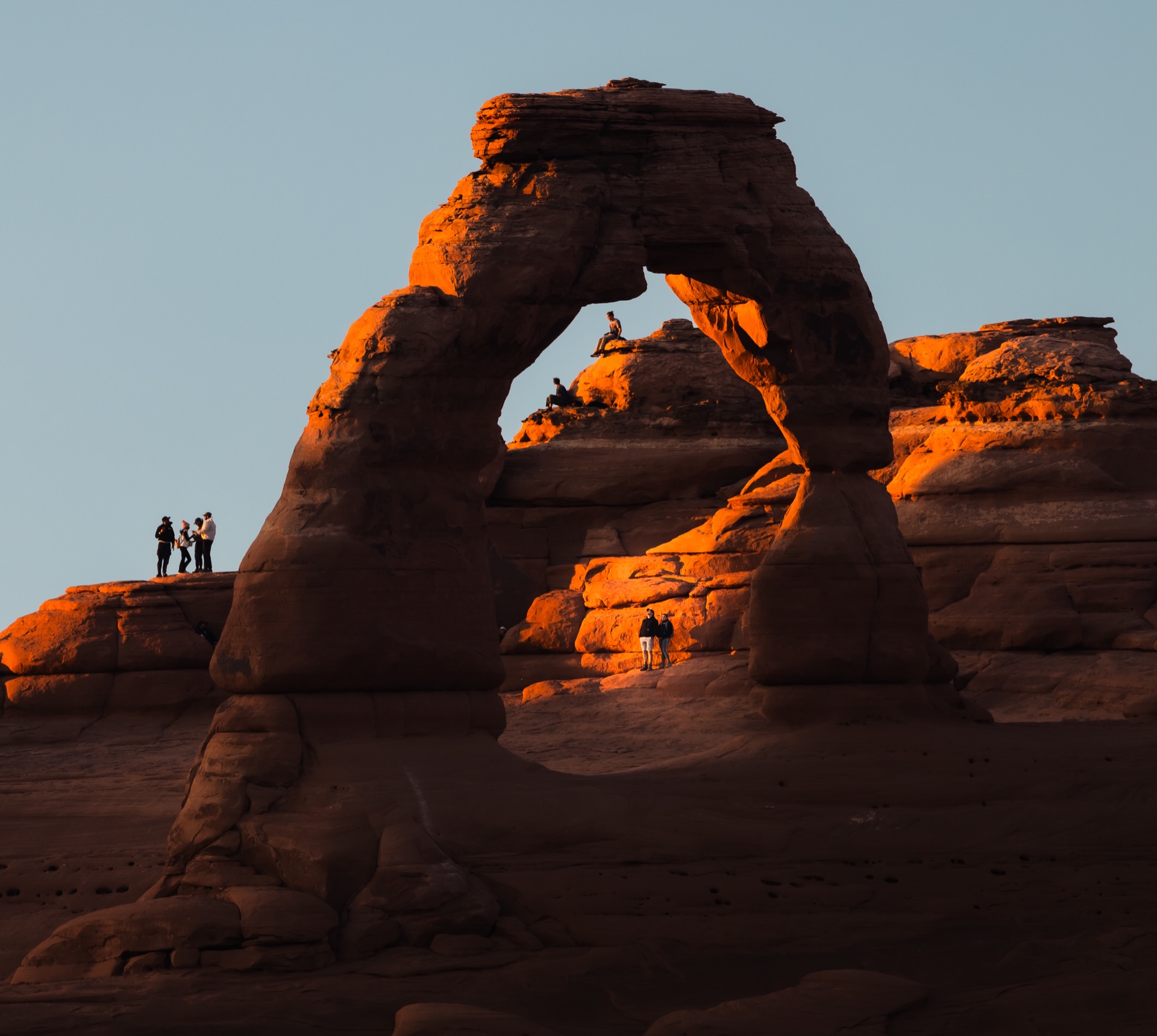 Delicate Arch at sunset in #archesnationalpark #landscapesphotography #nationalparkphotography #delicatearch